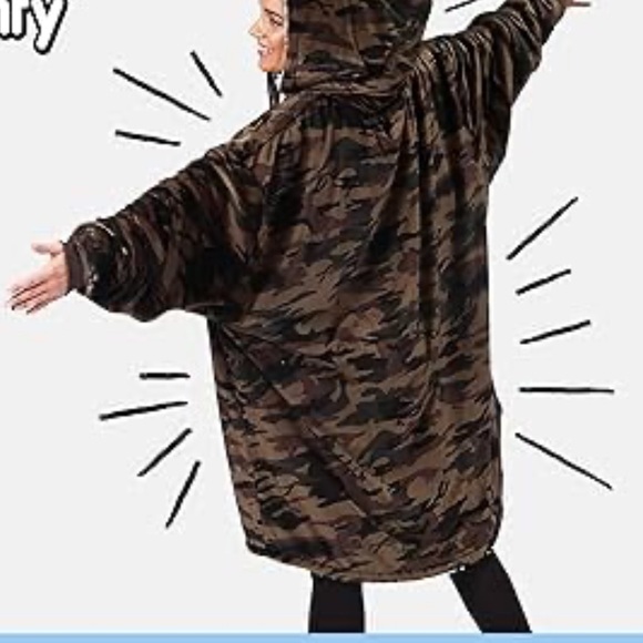 THE COMFY Original Oversized Microfiber Sherpa Wearable BlanketOne Size Fits All - Picture 2 of 2